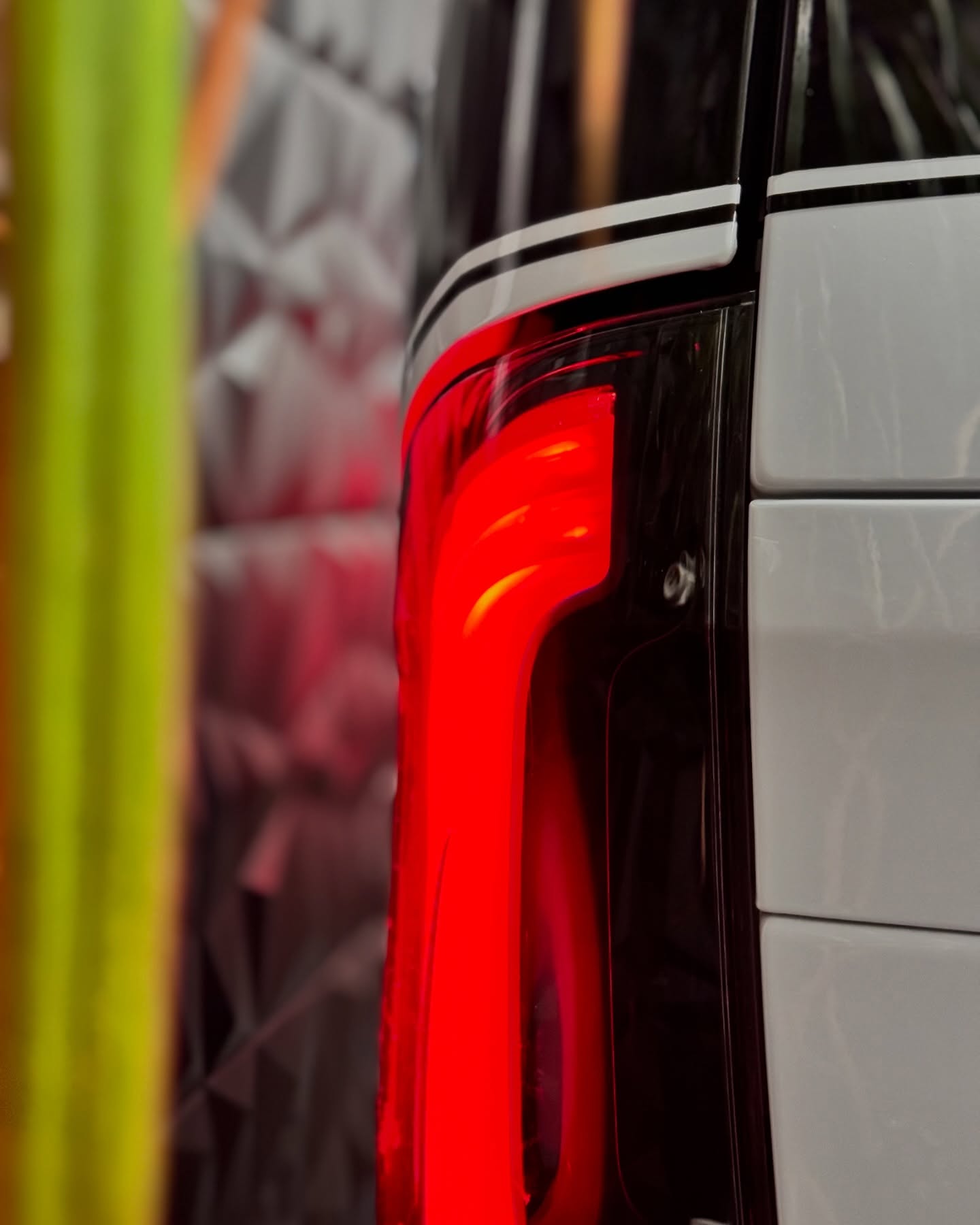 Mercedes V Marco Polo — tylna lampa i podział kolorów