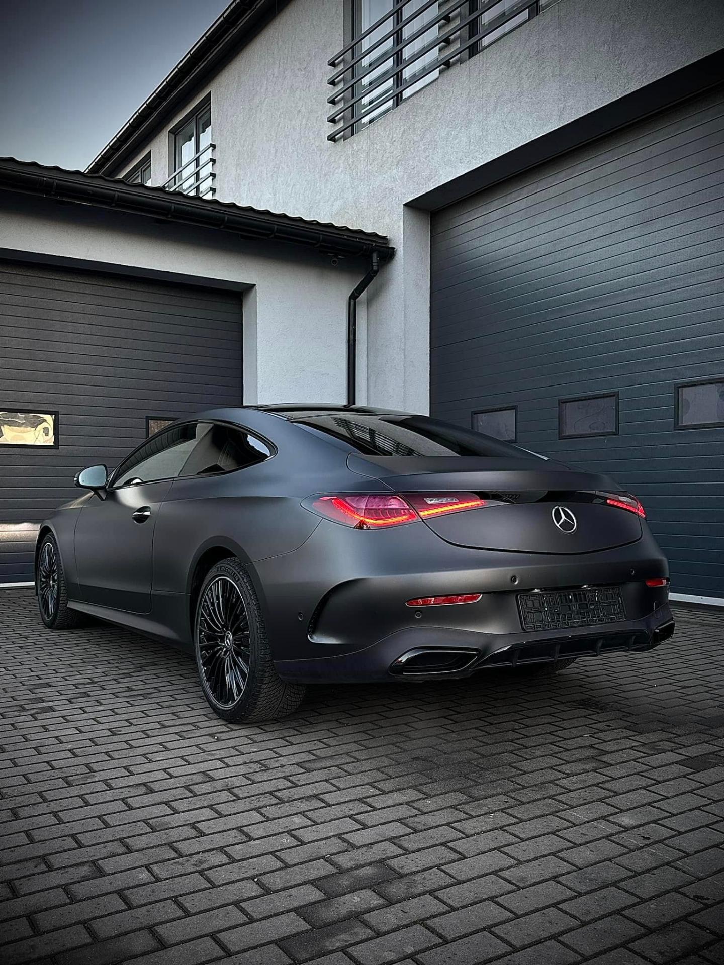 Mercedes CLE — tył z dechromingiem atrap wydechów